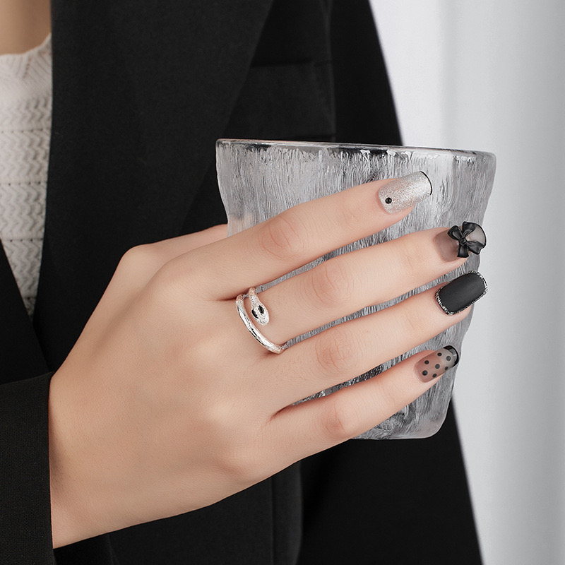 Light luxury creative design snake ring