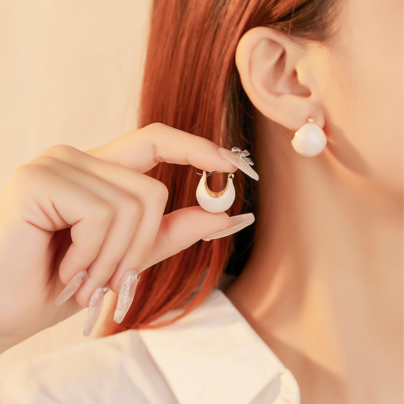Light luxury boat shape enamel earrings NN24113025
